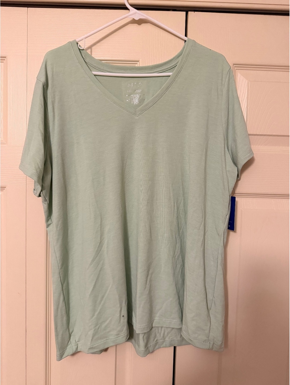 APT. 9 Essential V-Neck Tee Shirt XXL Light Green